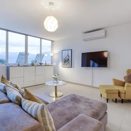 Malta Pool Penthouse Is-Swieqi
