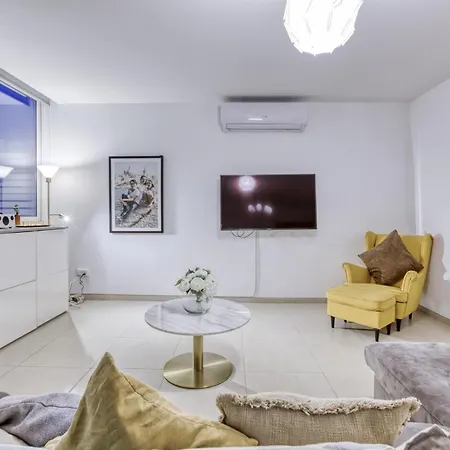 Malta Pool Penthouse Apartment Is-Swieqi